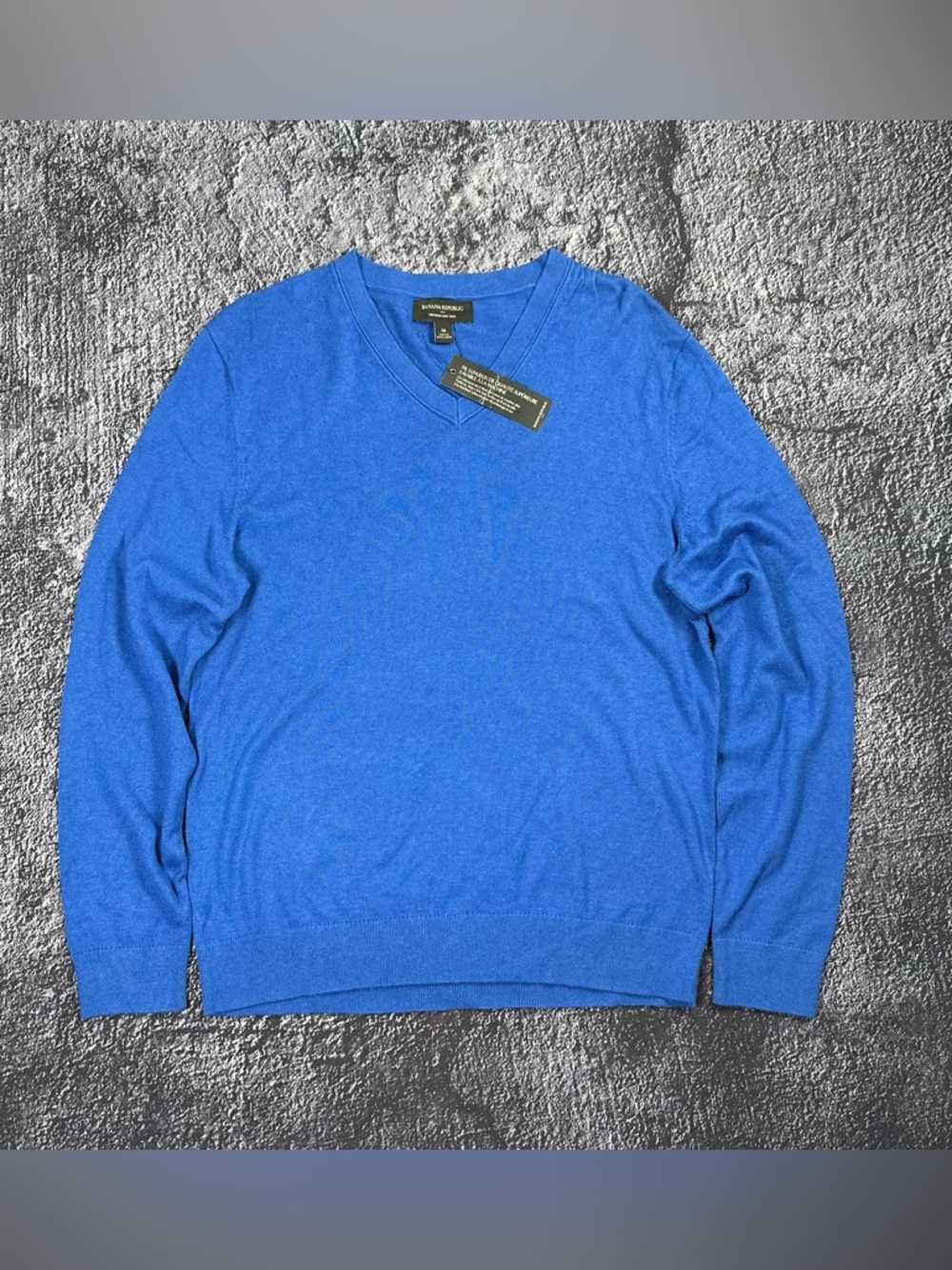 BANANA REPUBLIC Premium Luxe Yarn Men’s V-Neck Sweater in Royal Blue SIZE M NWT